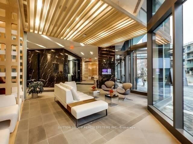 45 Charles Street E photo 5