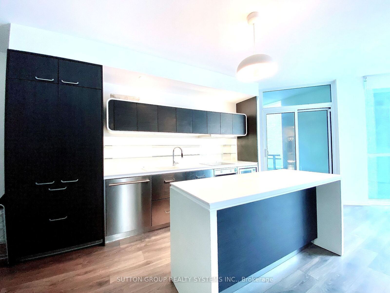 45 Charles Street E photo 13