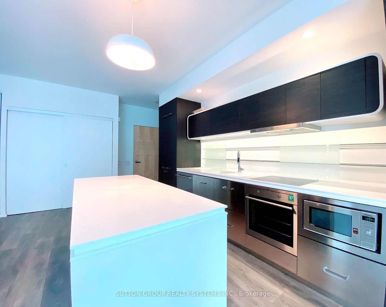 45 Charles Street E photo 14