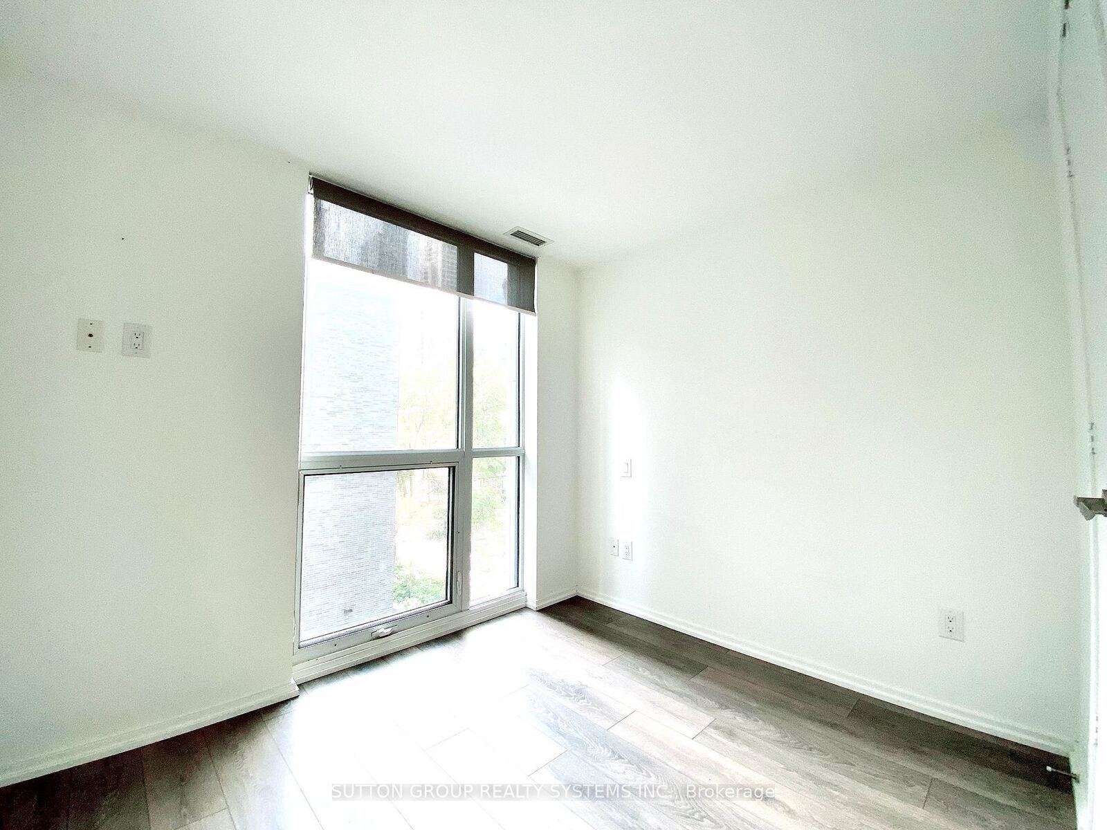 45 Charles Street E photo 16