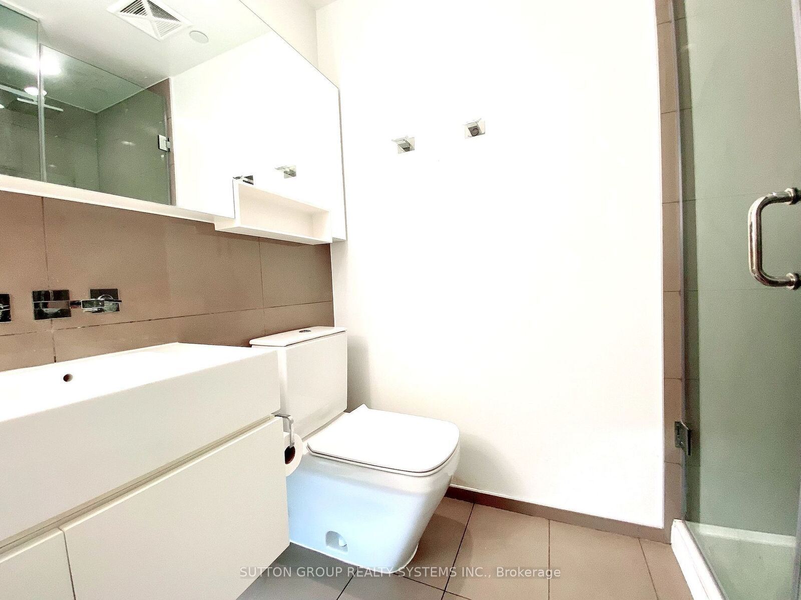 45 Charles Street E photo 18
