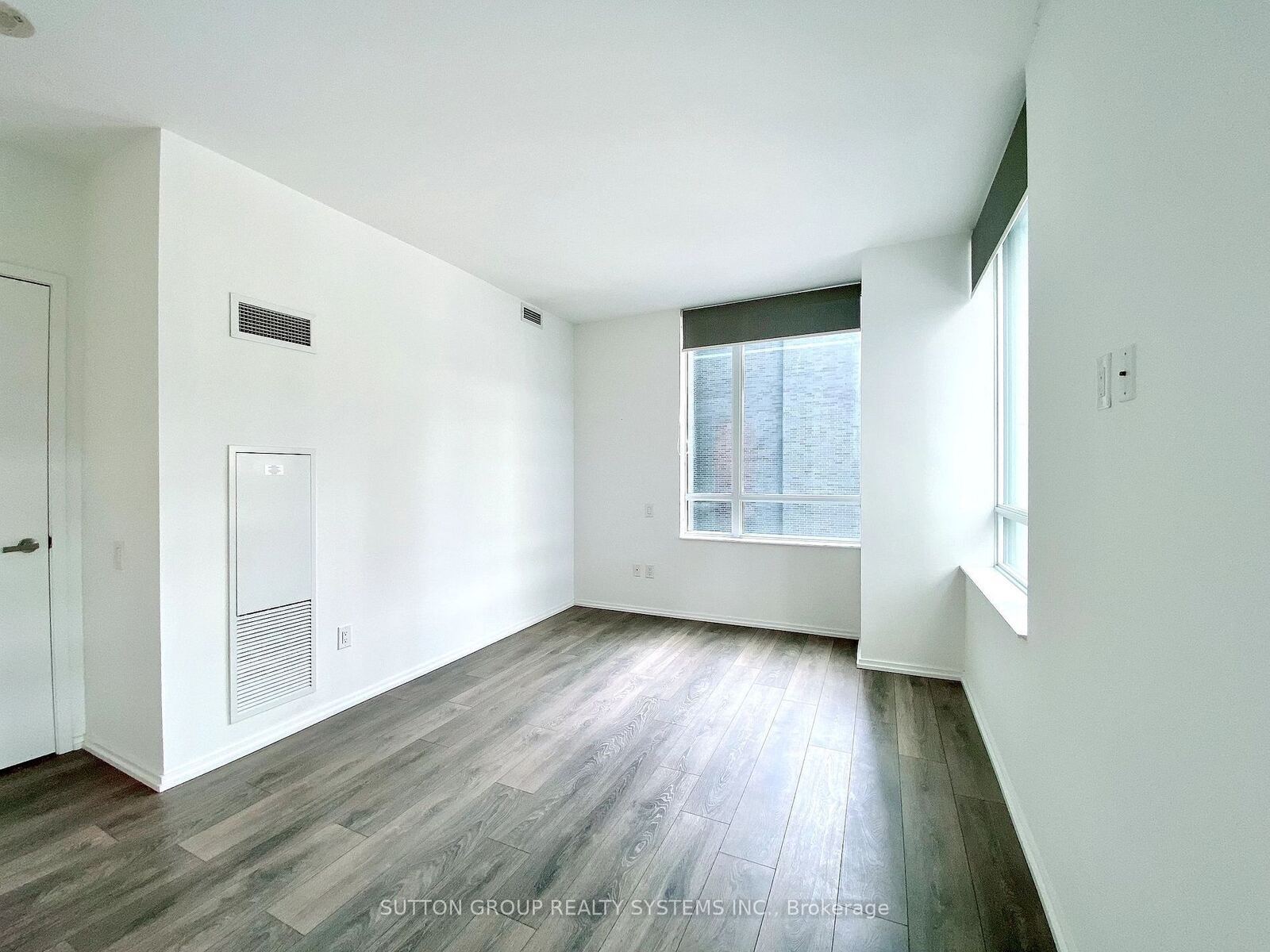 45 Charles Street E photo 20