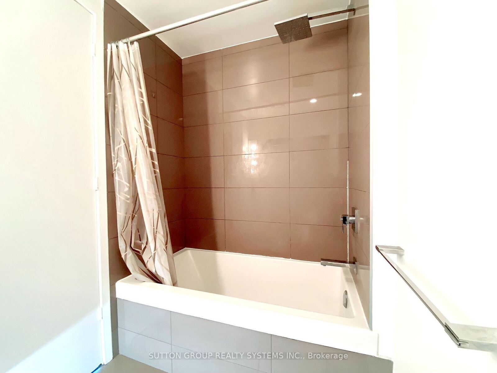 45 Charles Street E photo 22