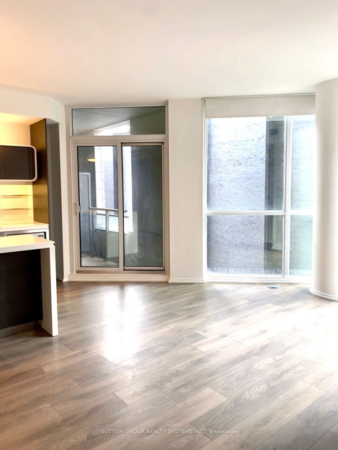 45 Charles Street E photo 23