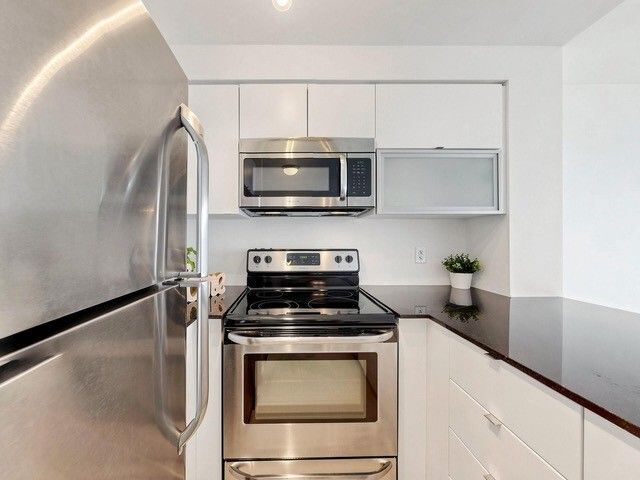 150 East Liberty Street photo 16