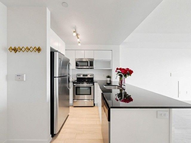 150 East Liberty Street photo 31