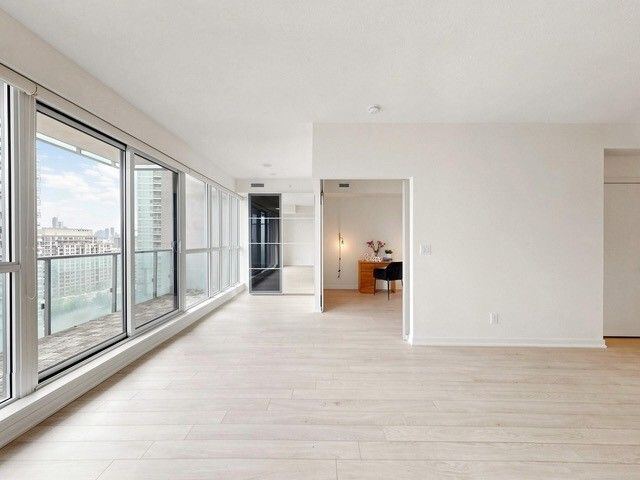 150 East Liberty Street photo 41