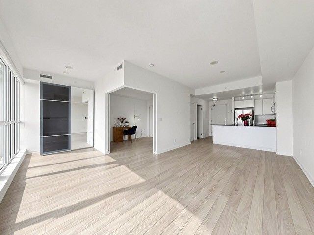 150 East Liberty Street photo 42