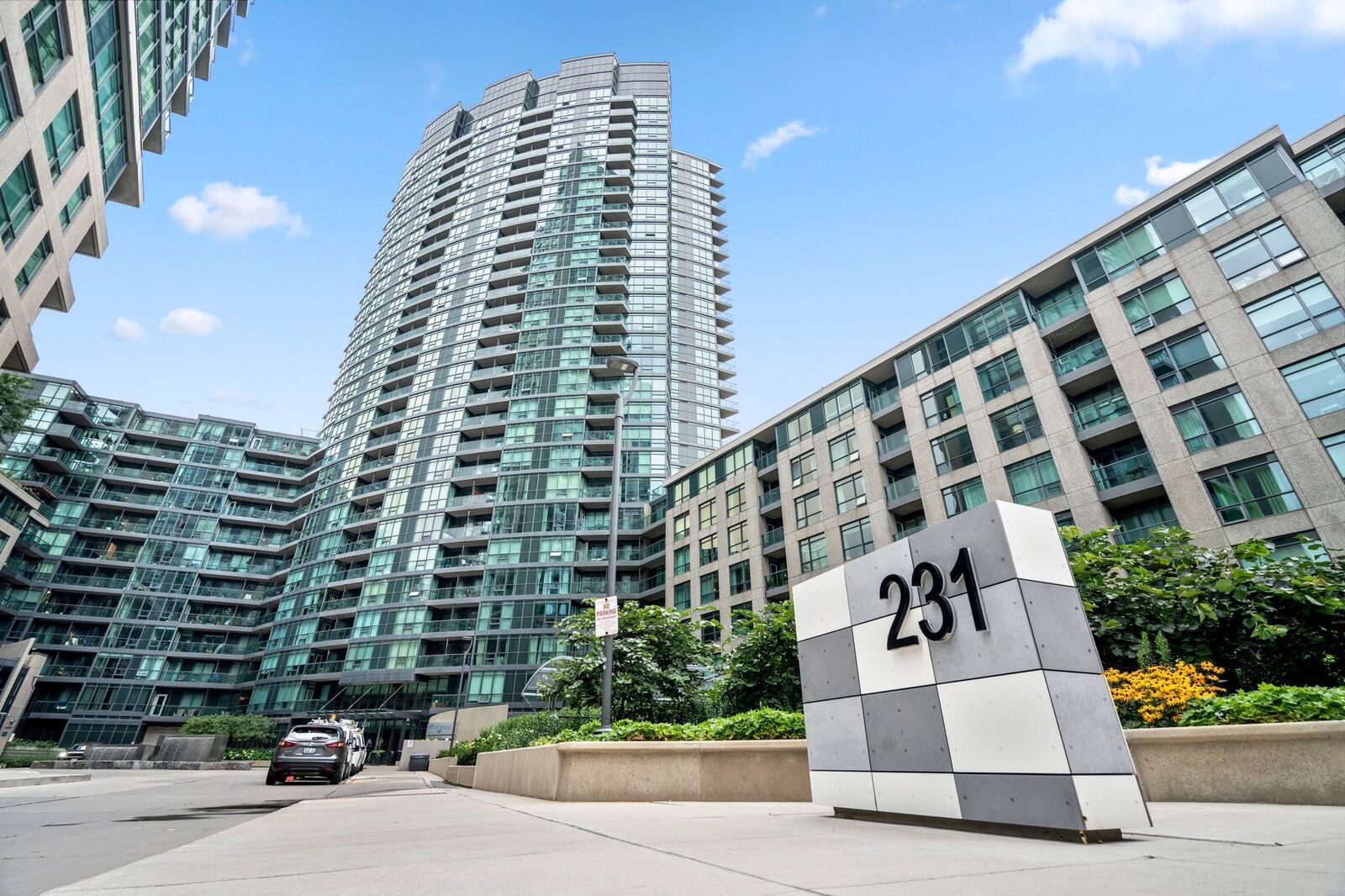 231 Fort York Boulevard photo 41