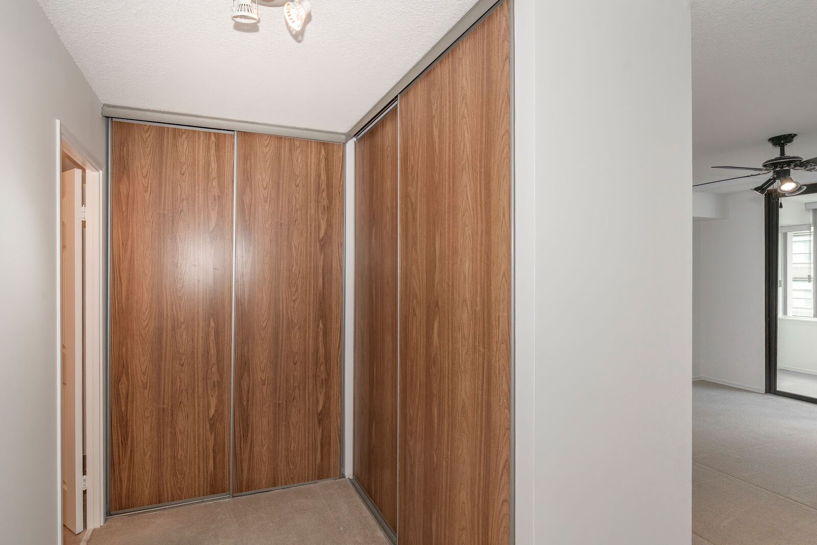 45 Carlton Street photo 16