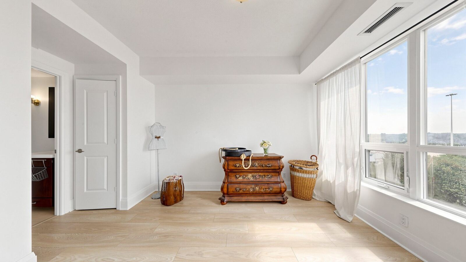 100 Harrison Garden Boulevard photo 27