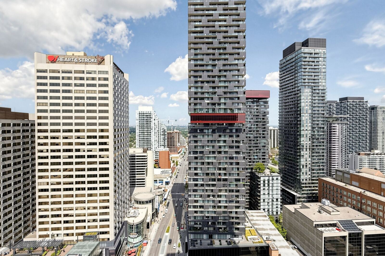 2221 Yonge Street photo 5