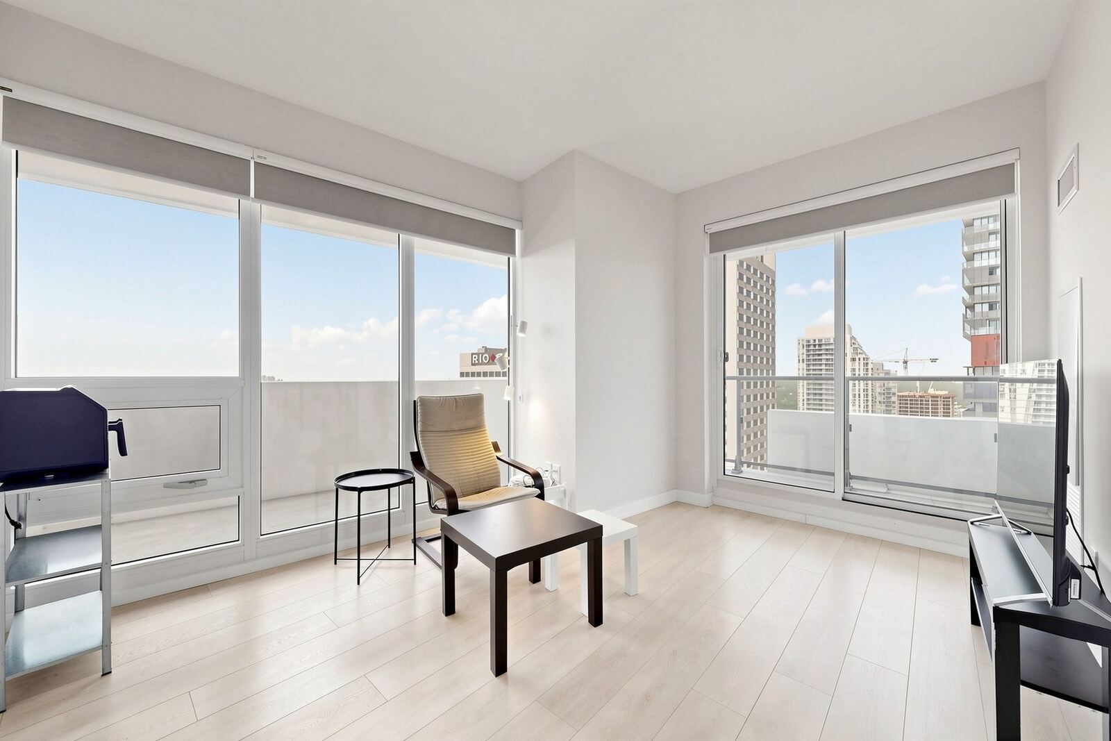 2221 Yonge Street photo 9