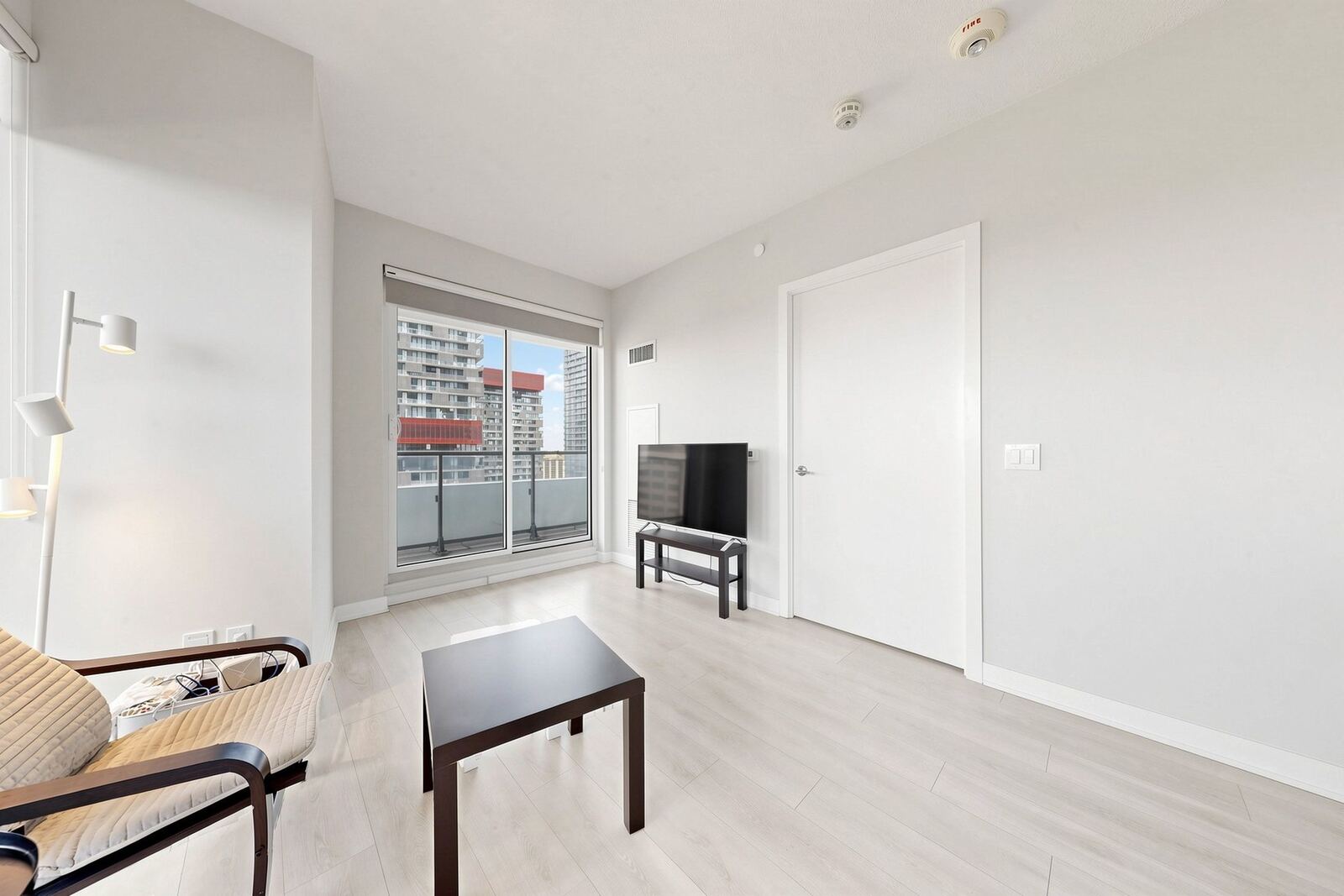 2221 Yonge Street photo 10