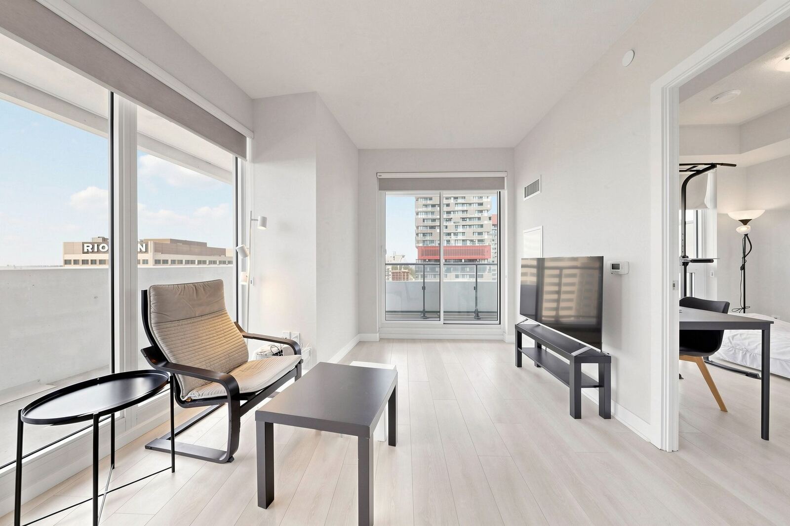 2221 Yonge Street photo 13