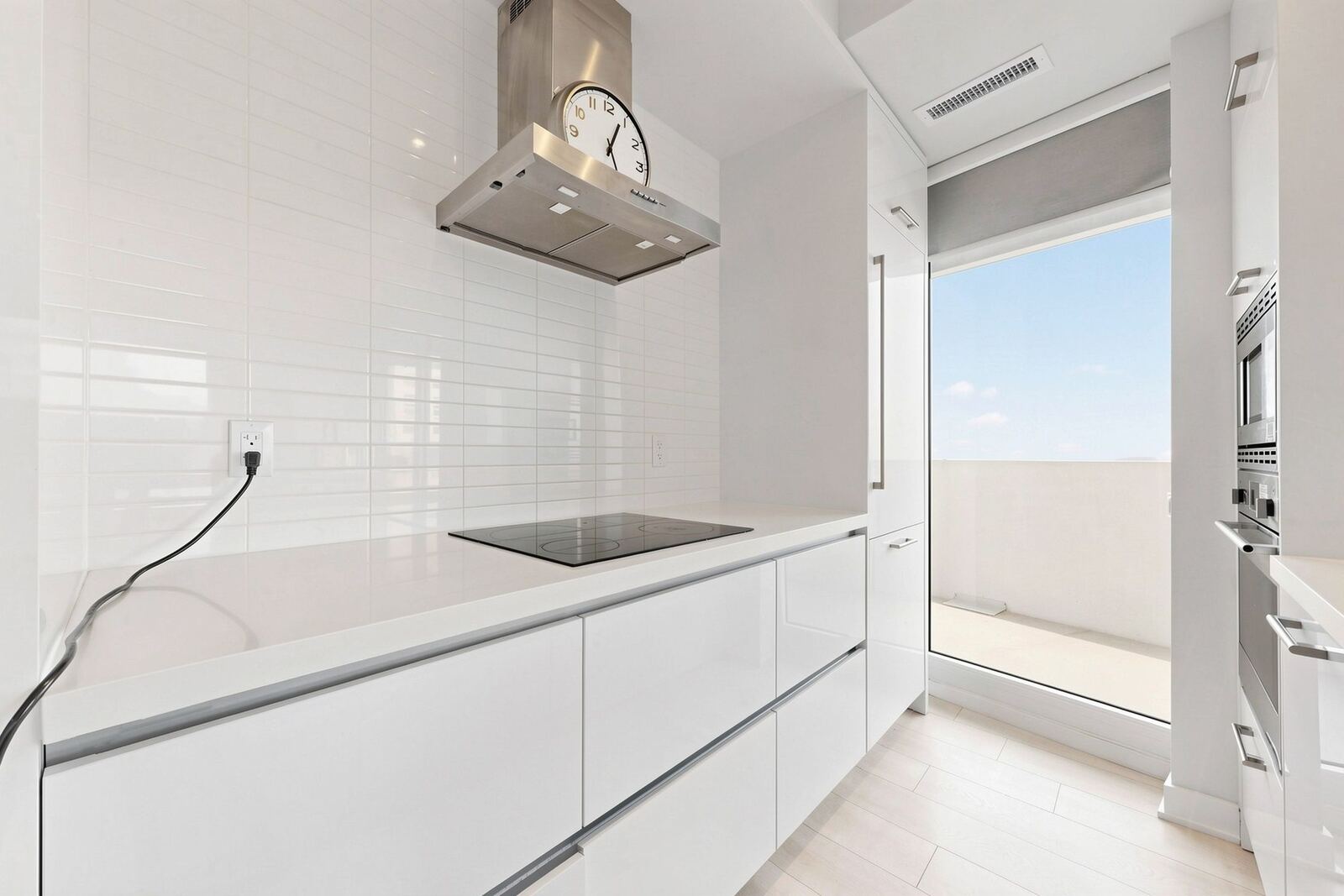2221 Yonge Street photo 15
