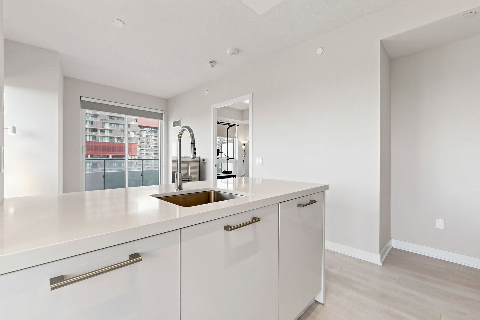 2221 Yonge Street photo 16