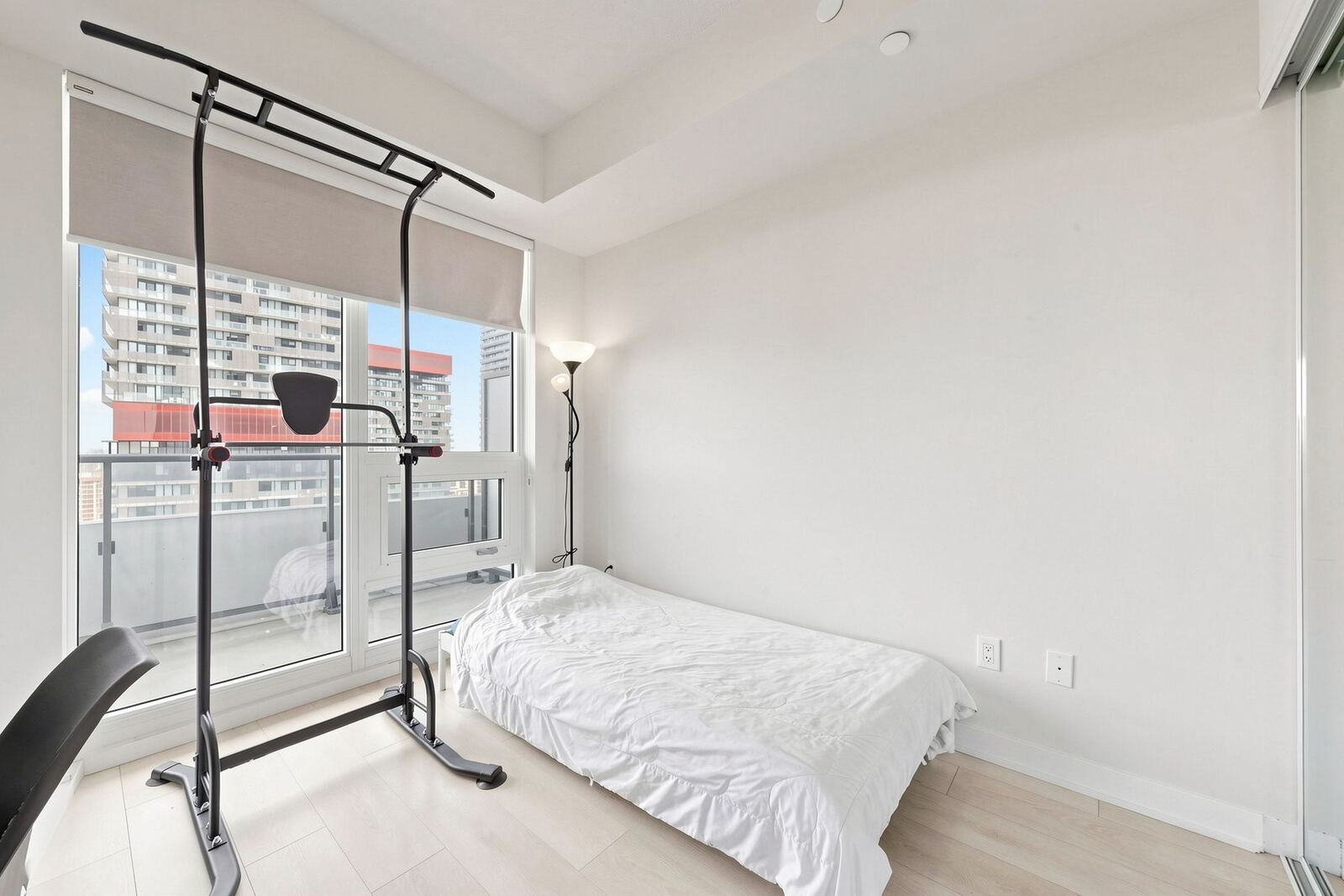 2221 Yonge Street photo 18