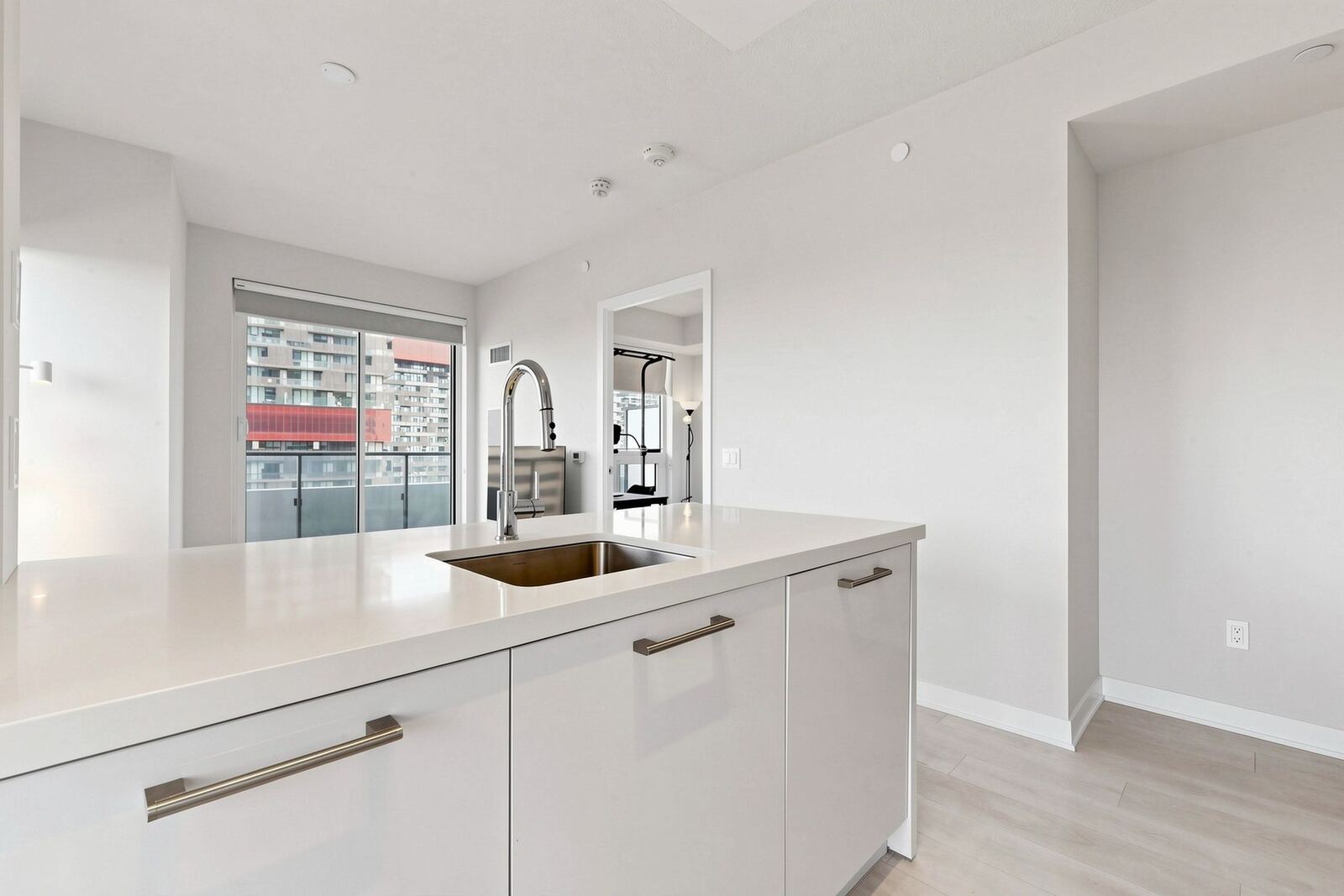2221 Yonge Street photo 19