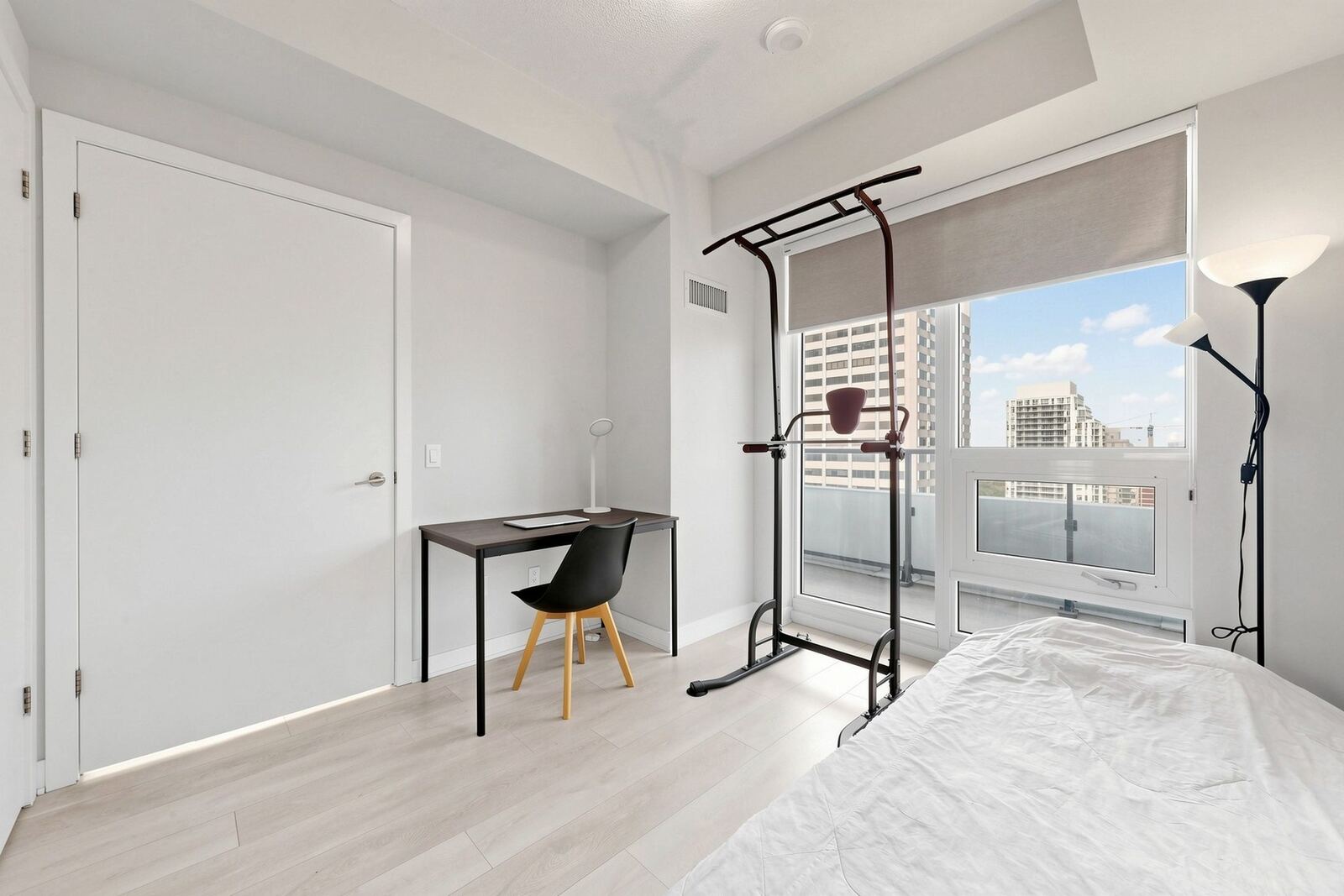 2221 Yonge Street photo 21