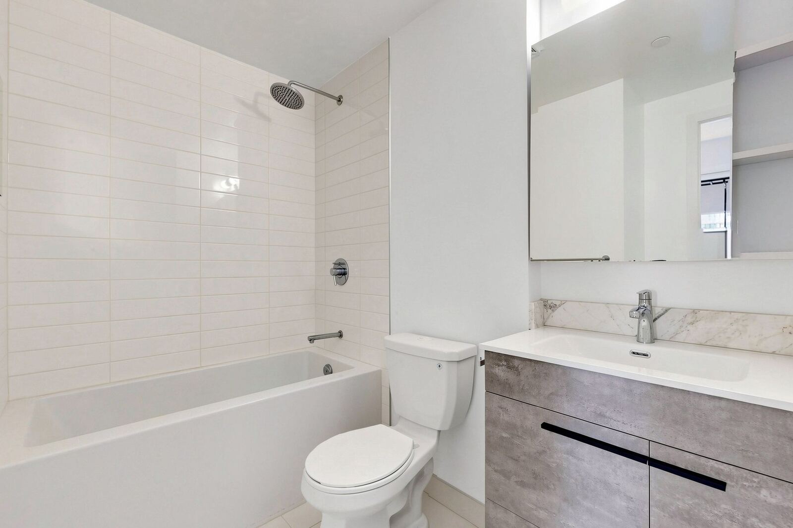 2221 Yonge Street photo 23