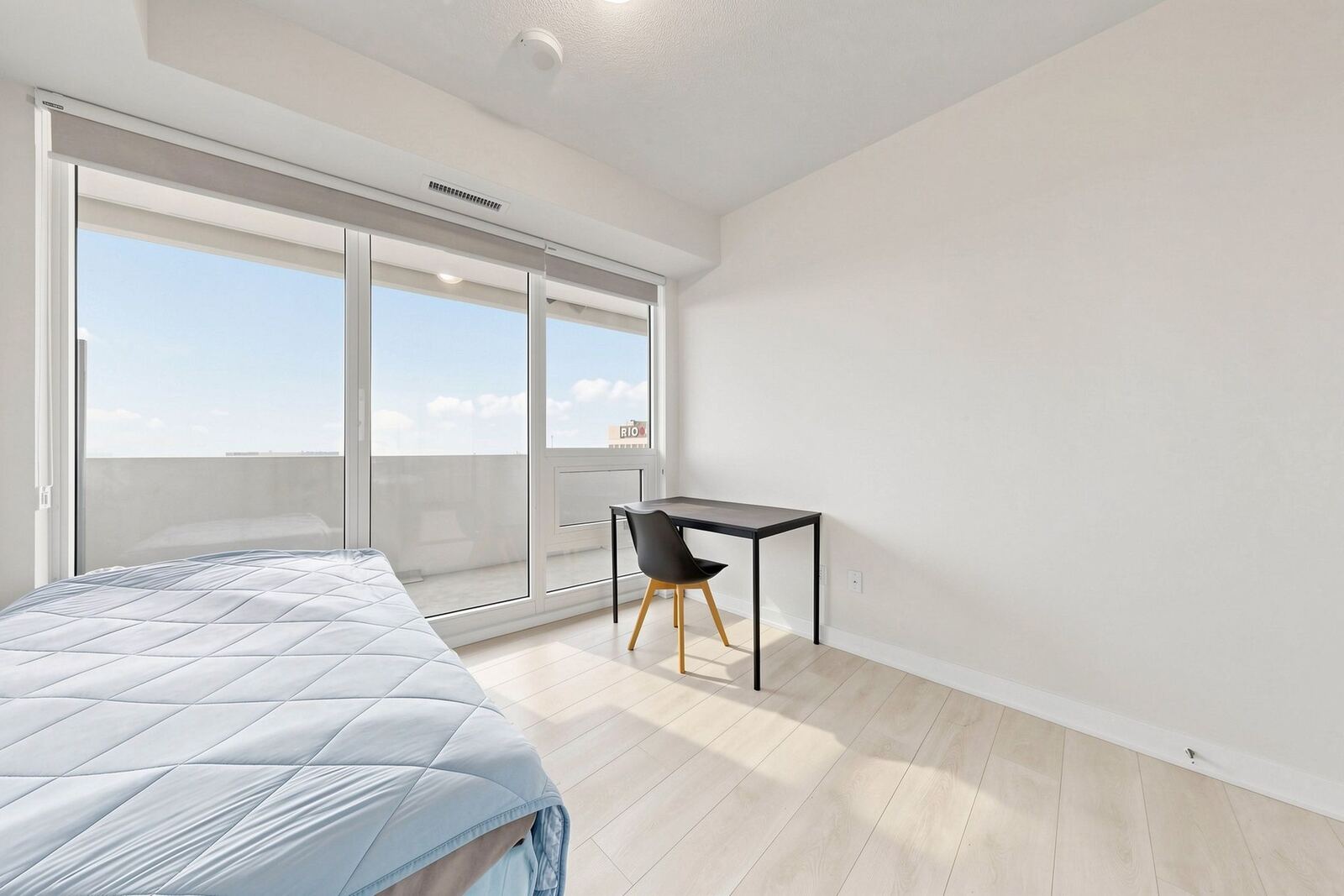 2221 Yonge Street photo 24