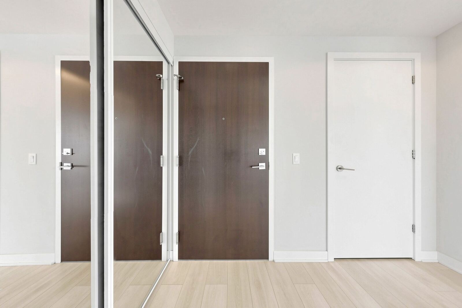 2221 Yonge Street photo 26