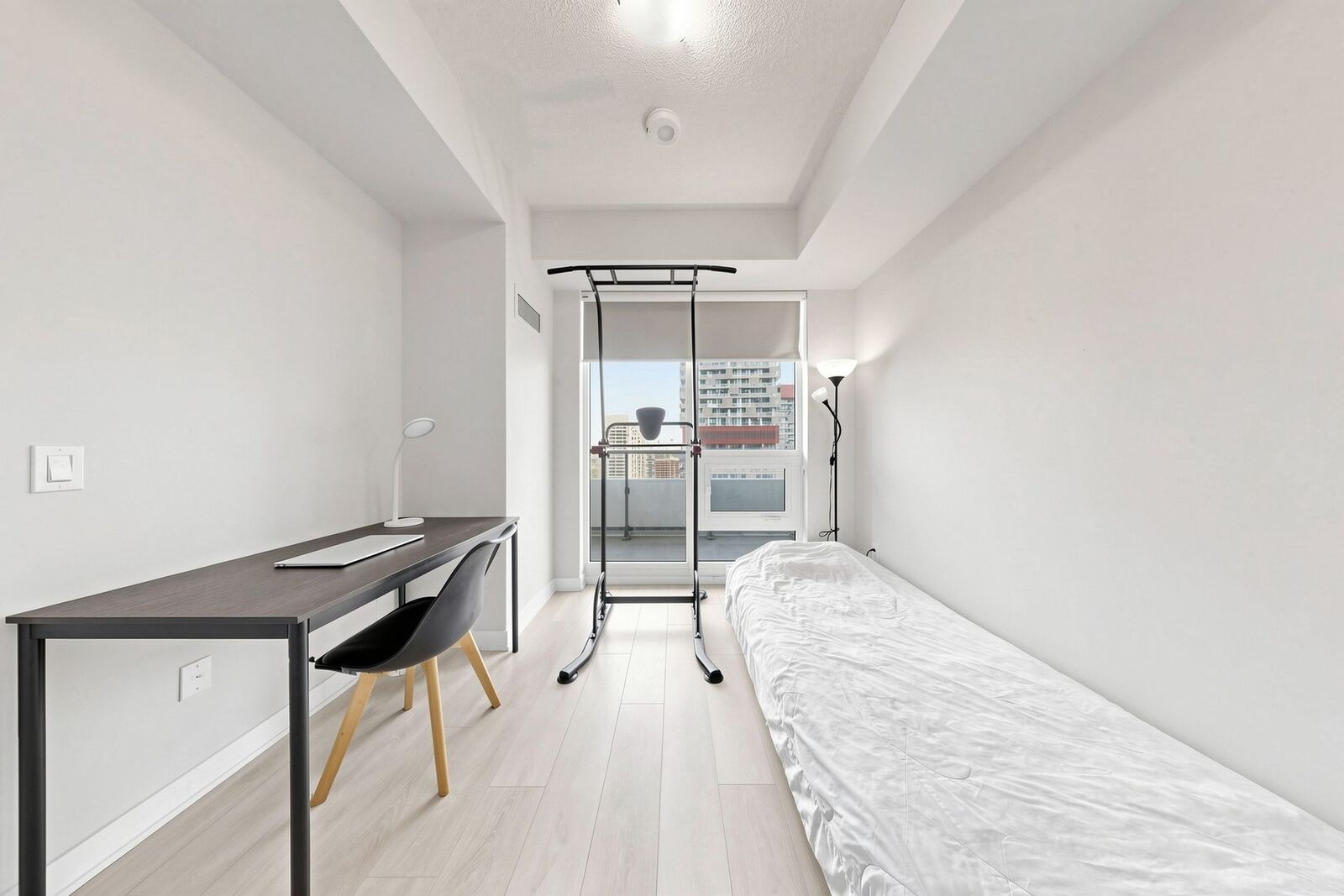 2221 Yonge Street photo 27