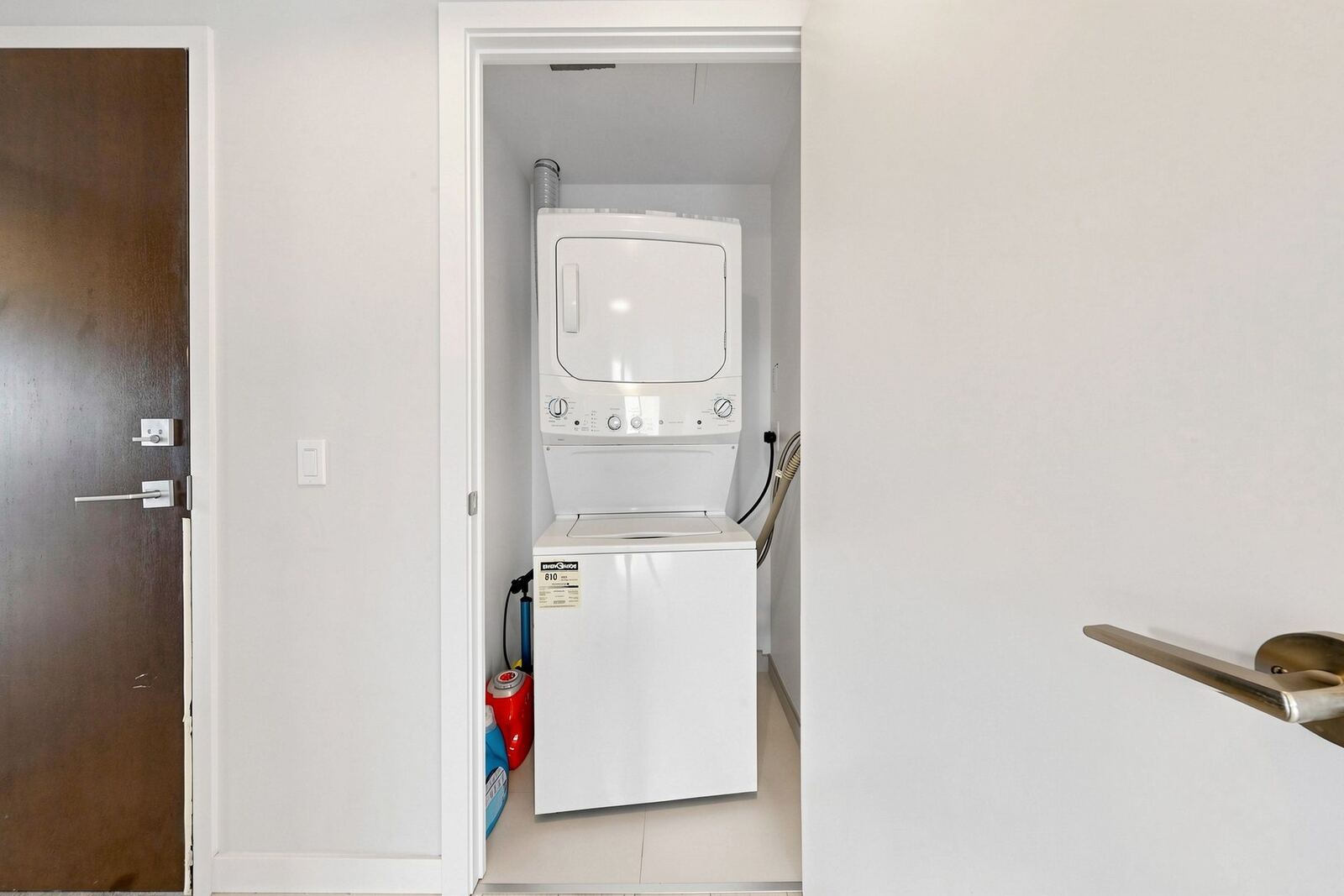 2221 Yonge Street photo 28