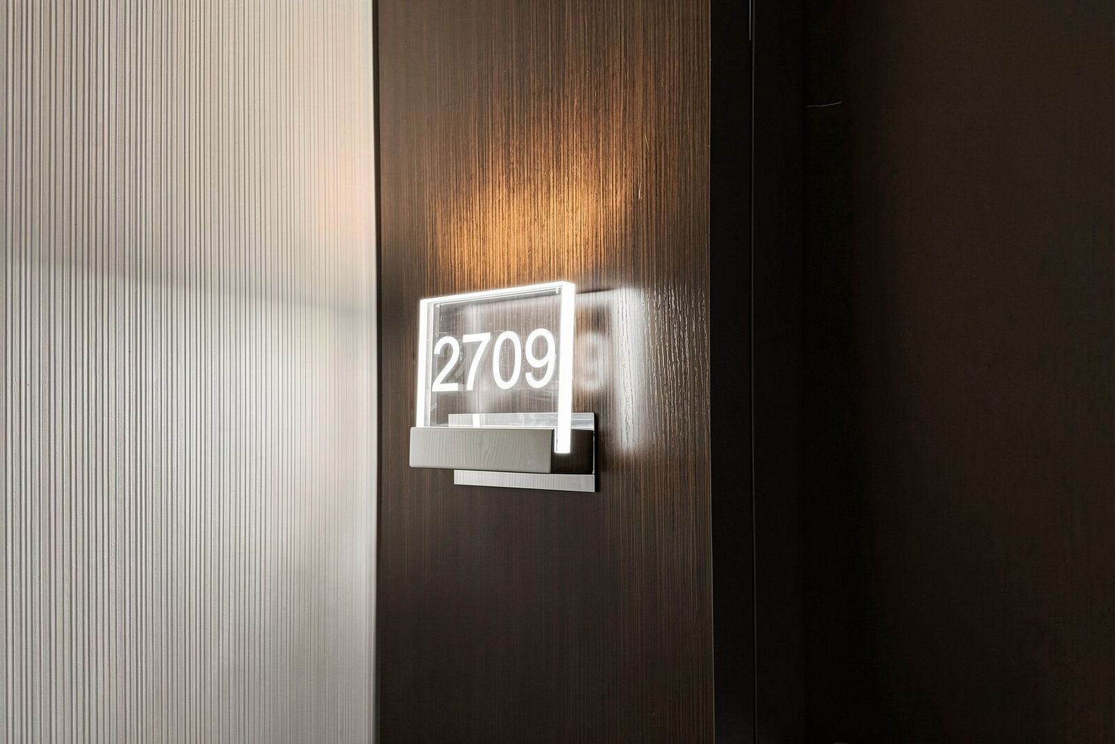 2221 Yonge Street photo 29