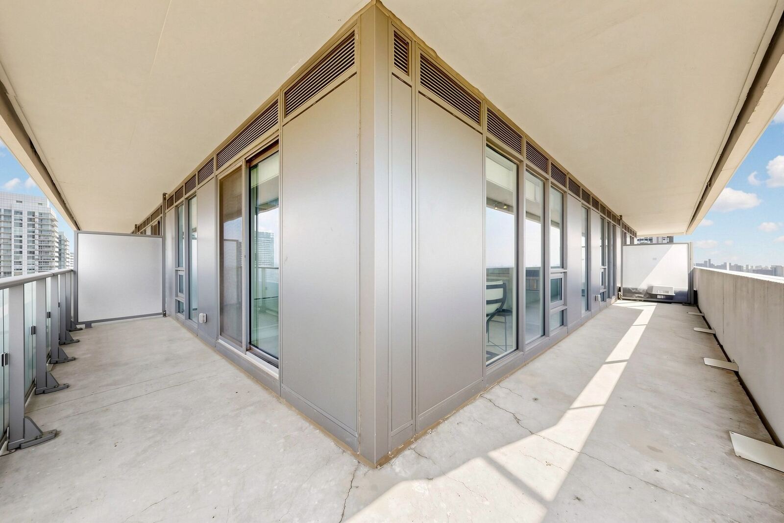 2221 Yonge Street photo 31