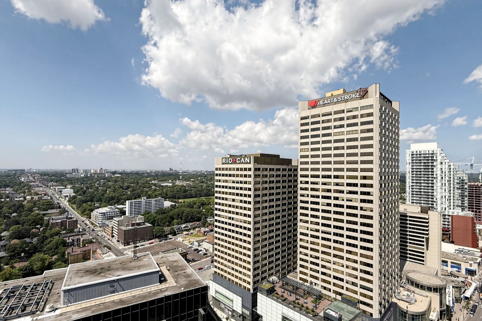 2221 Yonge Street photo 36