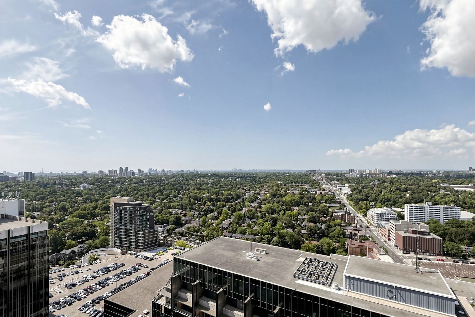 2221 Yonge Street photo 37