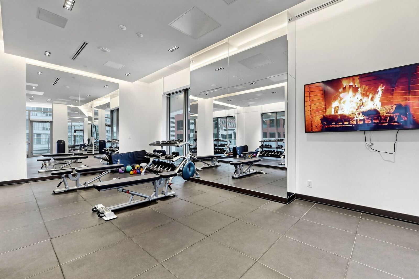 2221 Yonge Street photo 38