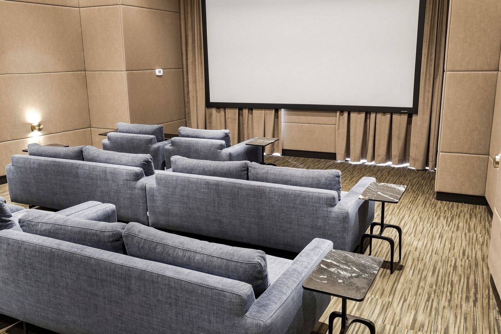 2221 Yonge Street photo 42
