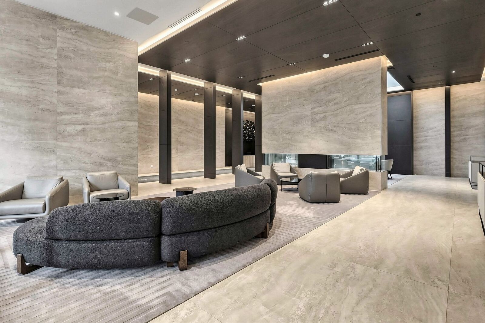 2221 Yonge Street photo 43