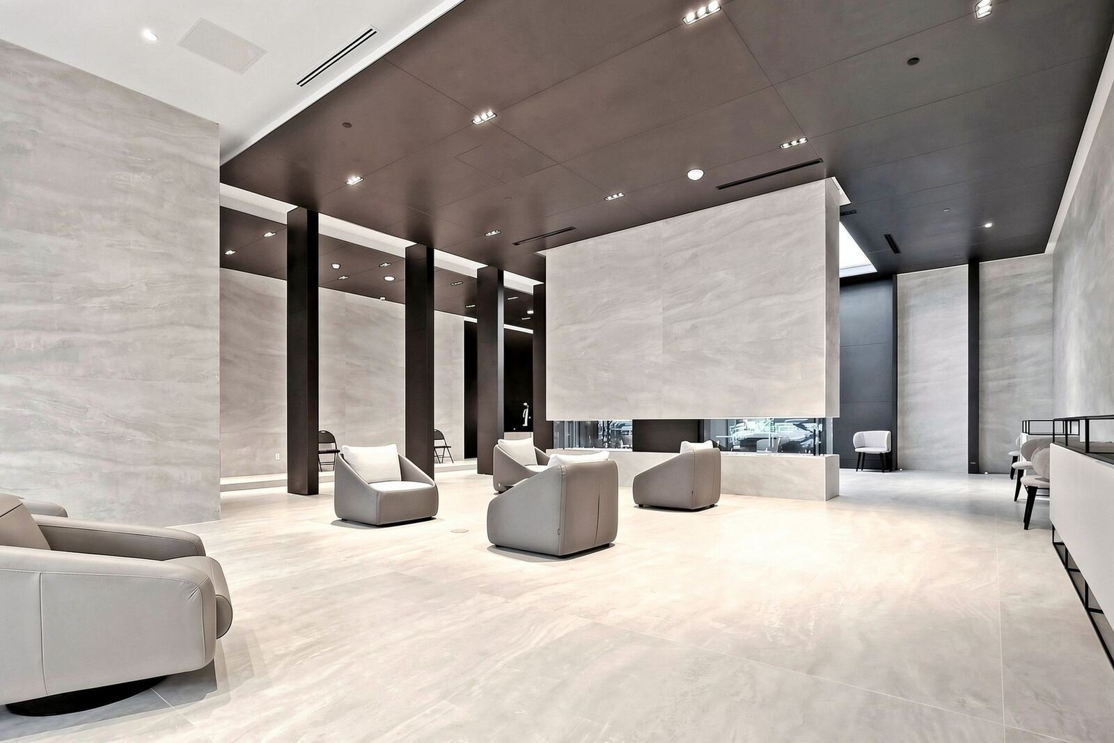 2221 Yonge Street photo 44