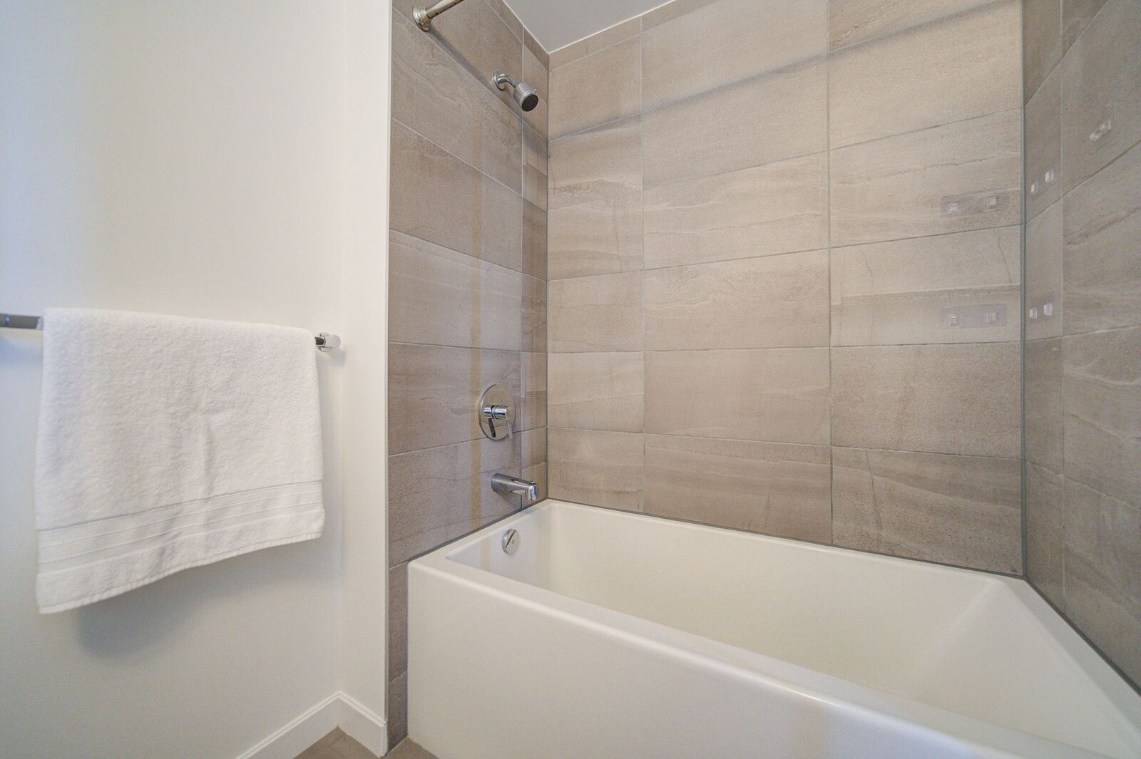 56 Forest Manor Road photo 38