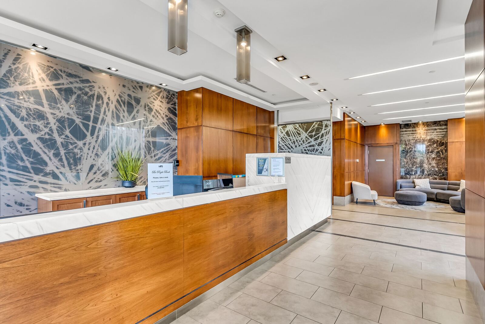 2015 Sheppard Avenue E photo 4