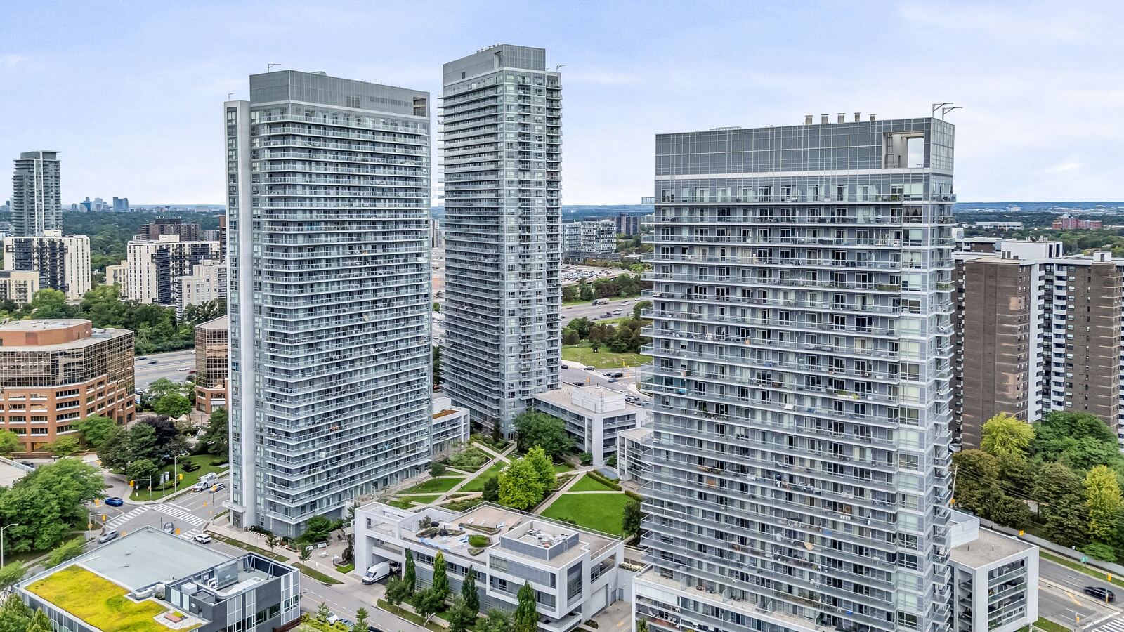 2015 Sheppard Avenue E photo 7