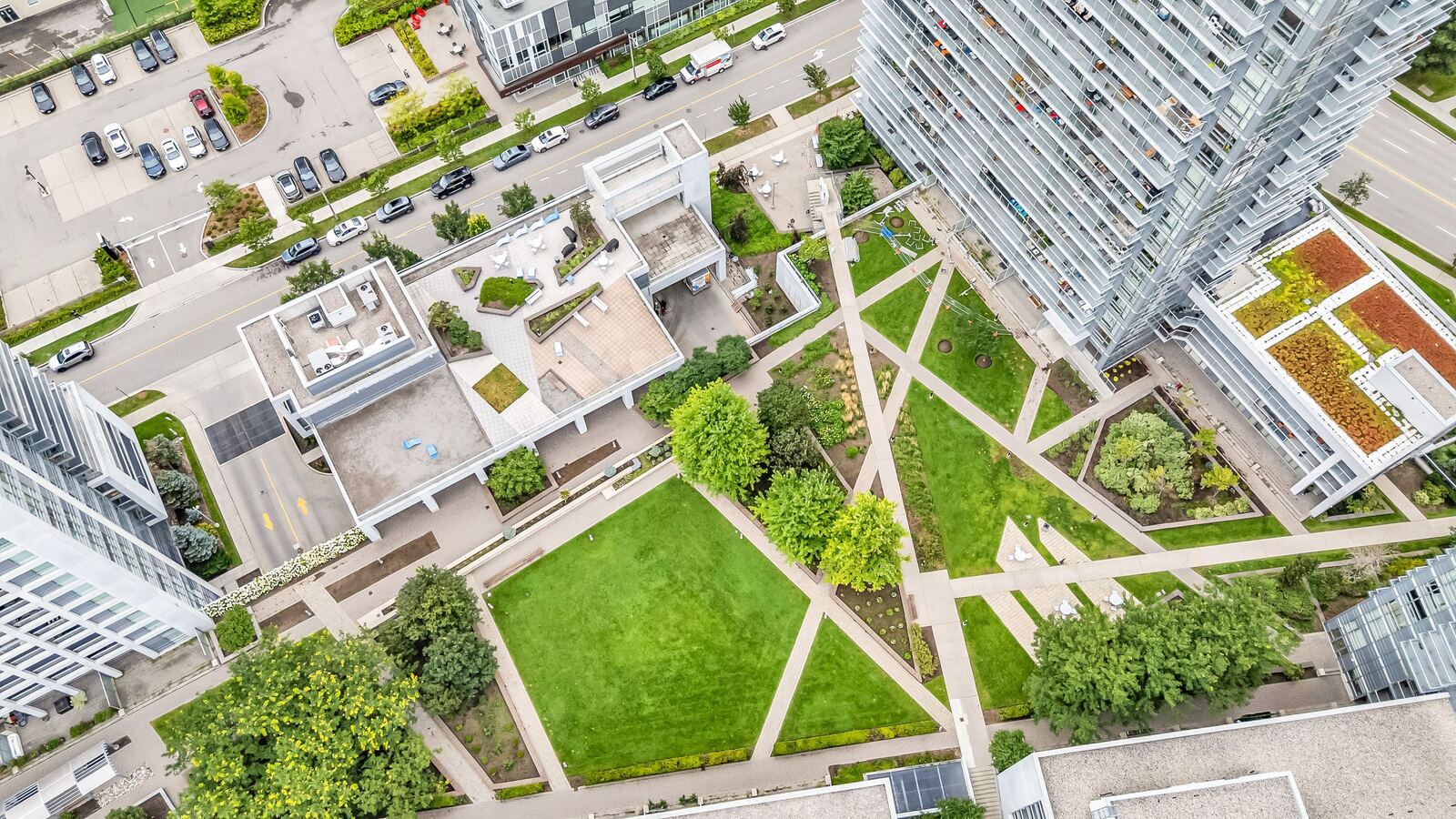 2015 Sheppard Avenue E photo 8