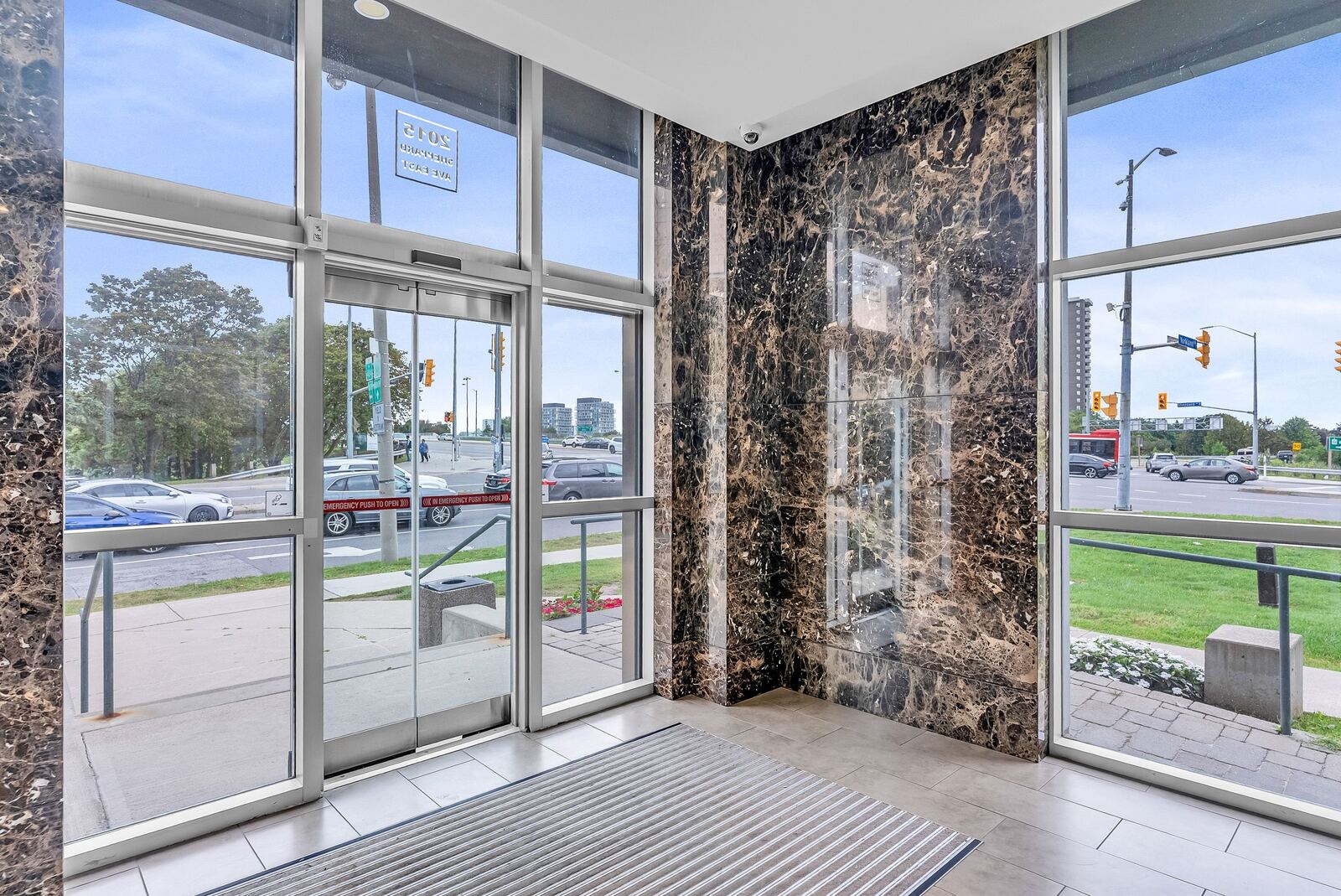 2015 Sheppard Avenue E photo 10