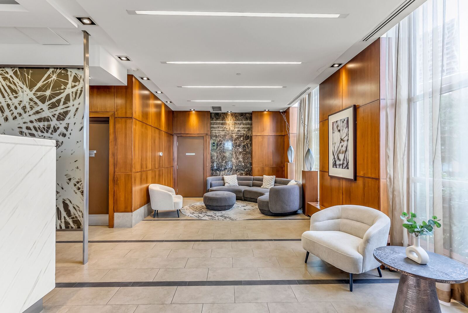 2015 Sheppard Avenue E photo 11