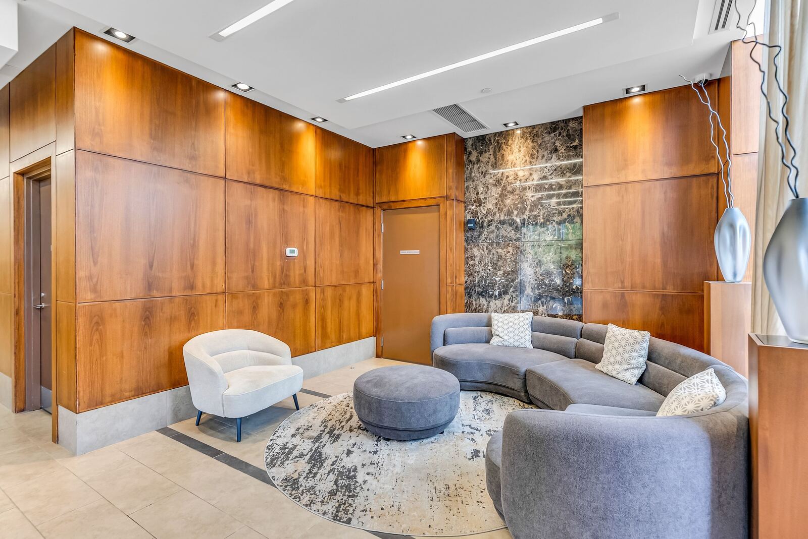 2015 Sheppard Avenue E photo 14