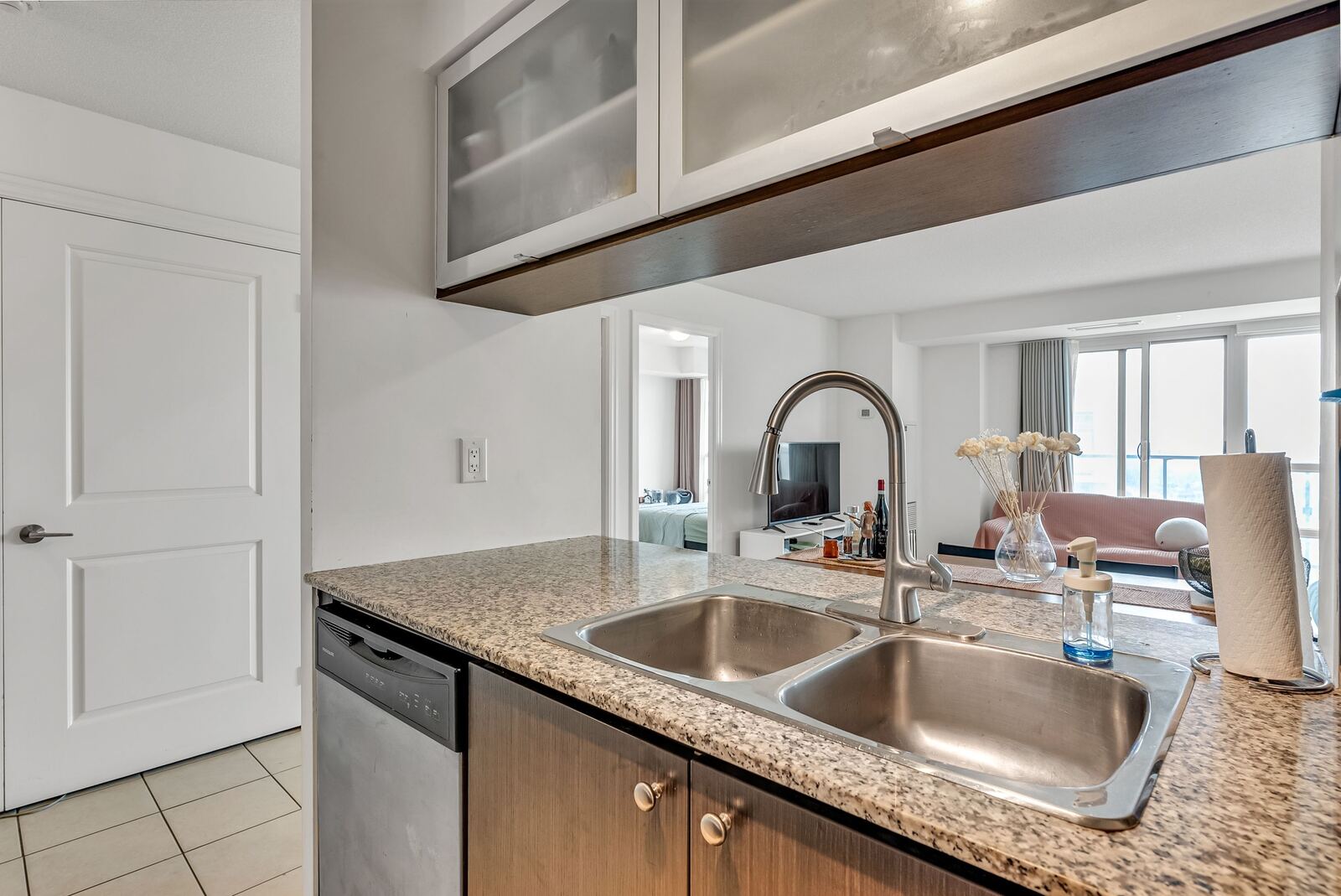 2015 Sheppard Avenue E photo 17