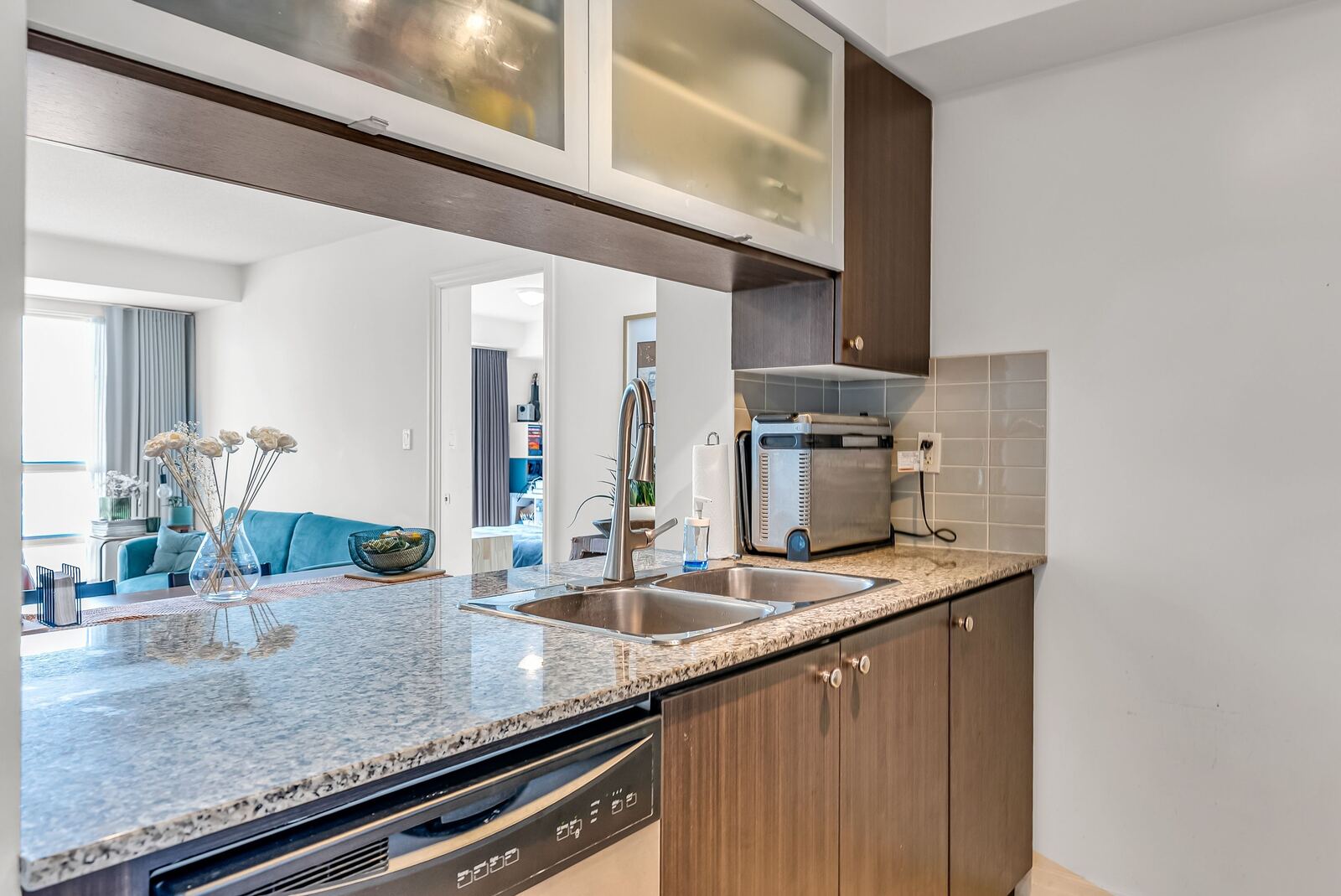2015 Sheppard Avenue E photo 21