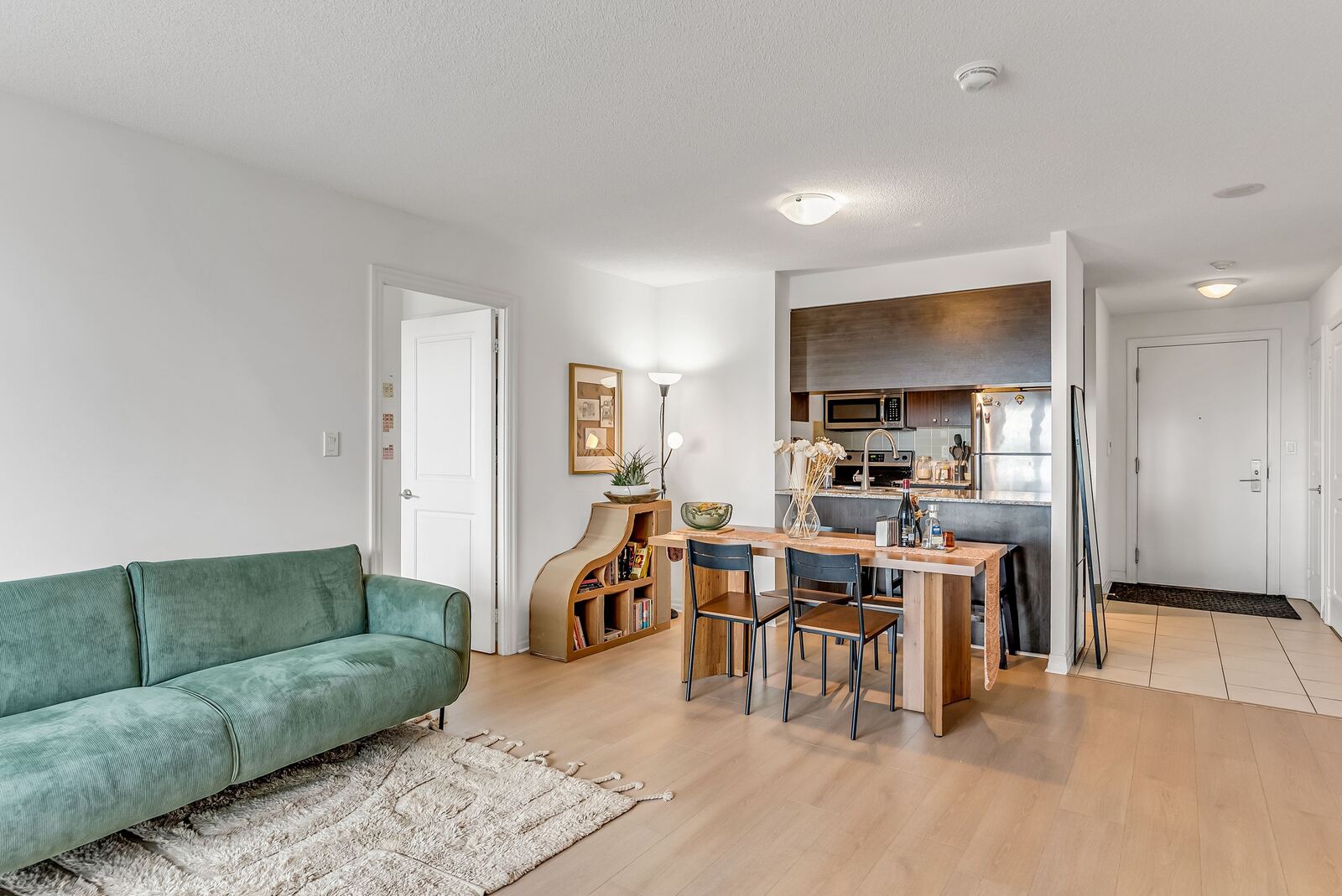 2015 Sheppard Avenue E photo 22
