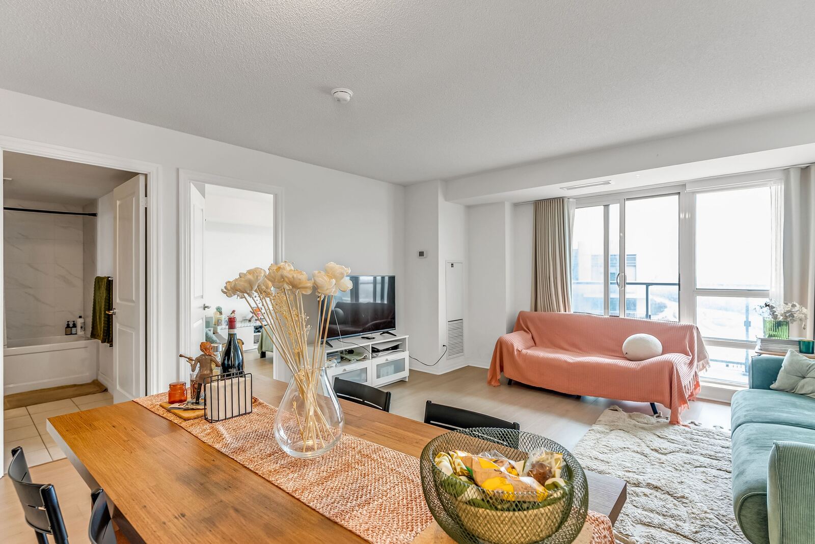 2015 Sheppard Avenue E photo 24