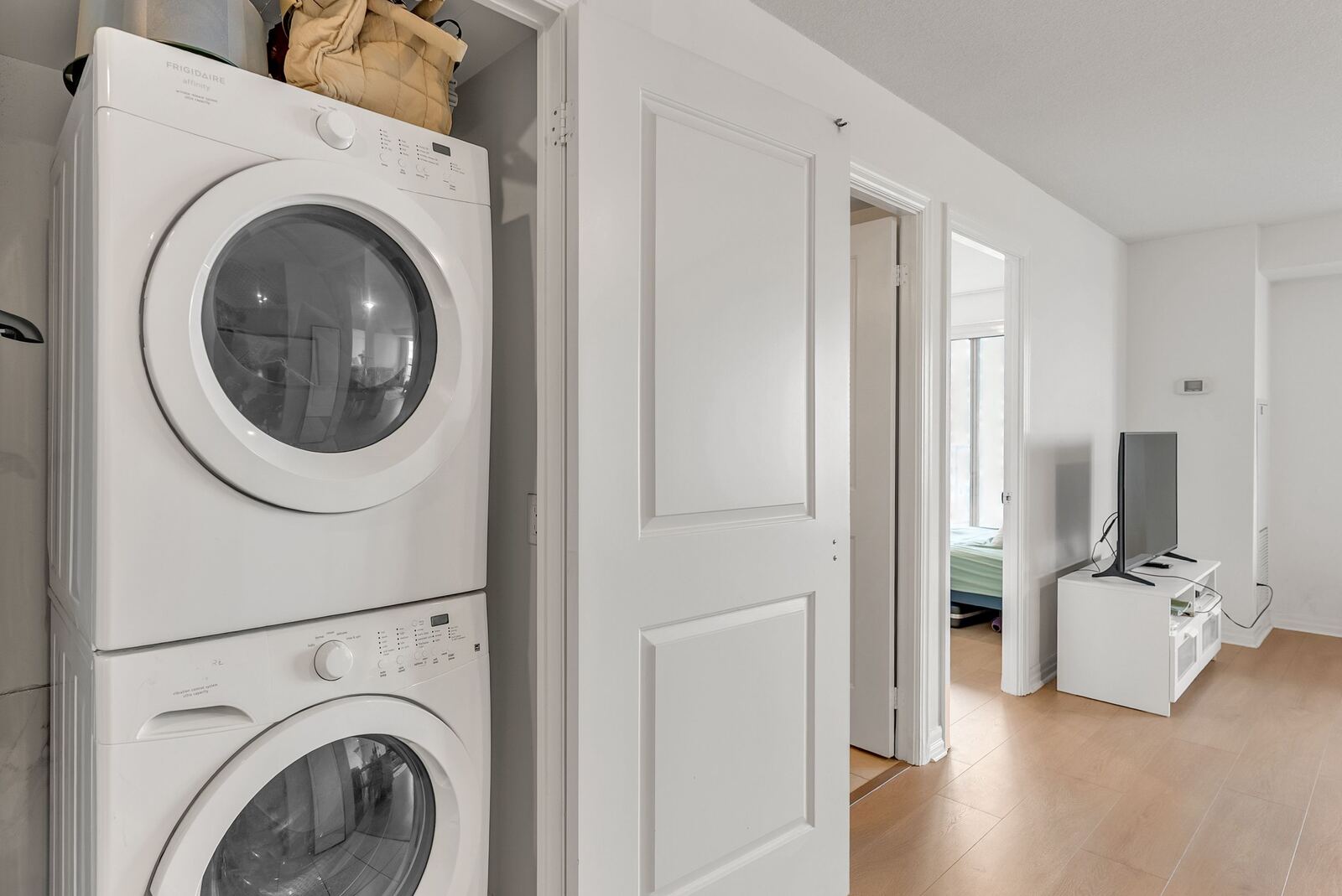 2015 Sheppard Avenue E photo 26