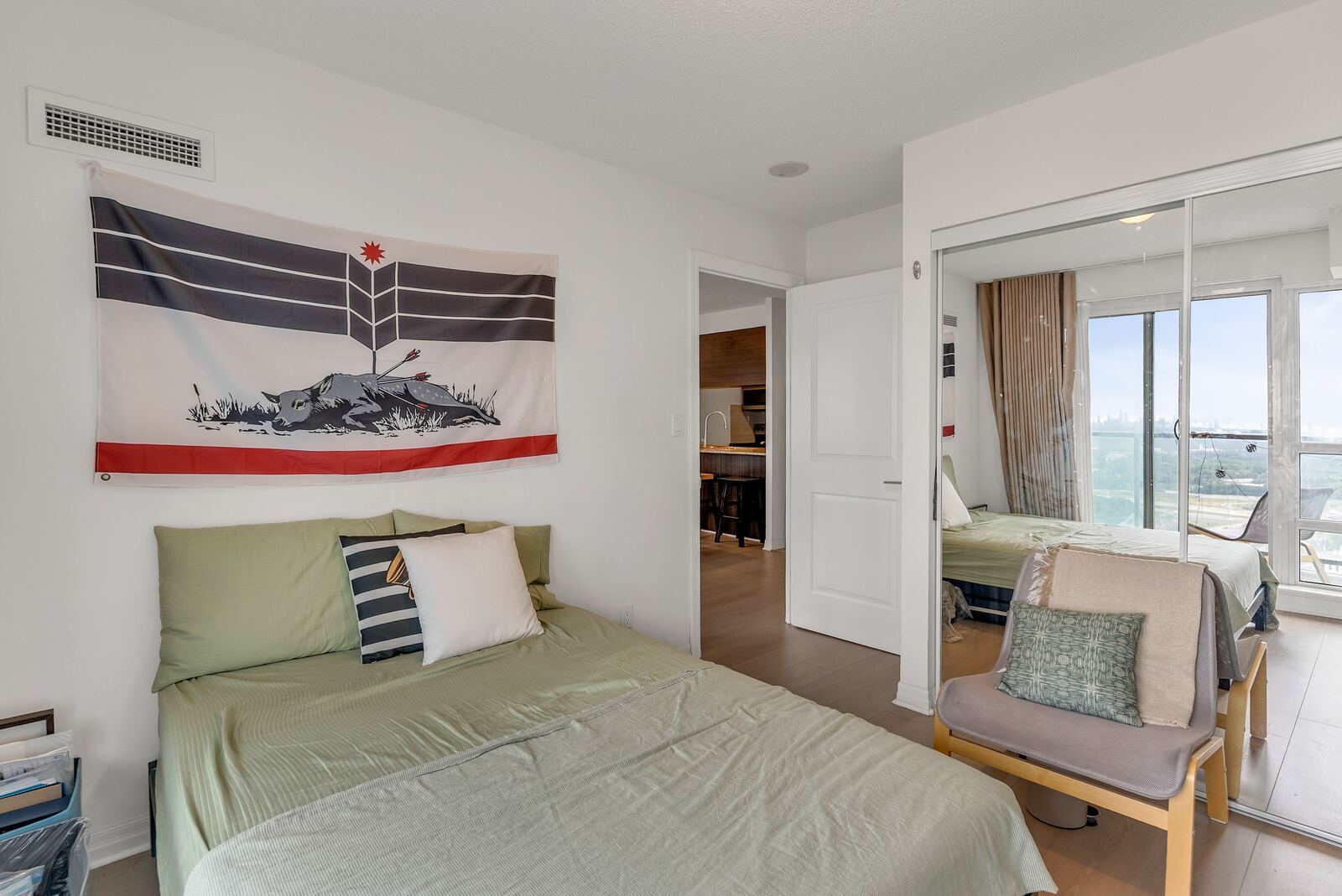 2015 Sheppard Avenue E photo 30
